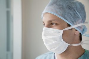 加拿大医生更容易获得永久居留权，以帮助解决医生短缺问题